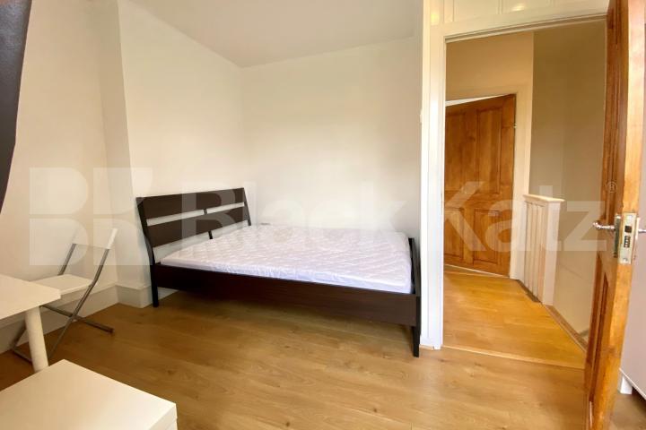 Recently redecorated throughout with neutral decor and wooden floors Pardoner Street, London Bridge / Borough